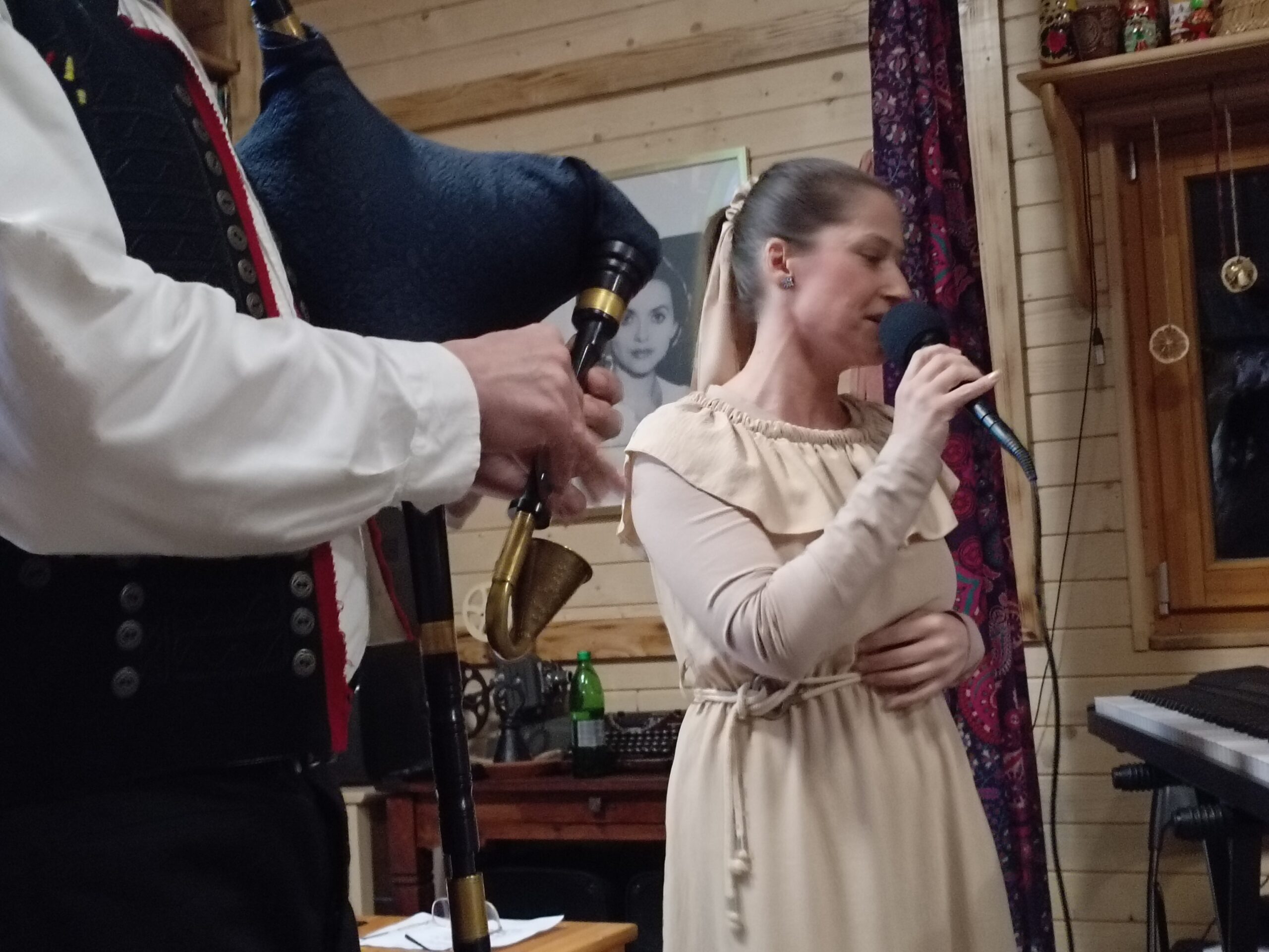 SLOVENSKÁ HEREČKA IDA RAPAIČOVÁ A PERÚNOVE HROMNICE NA SLOVANSKOM DVORE SLAVICA